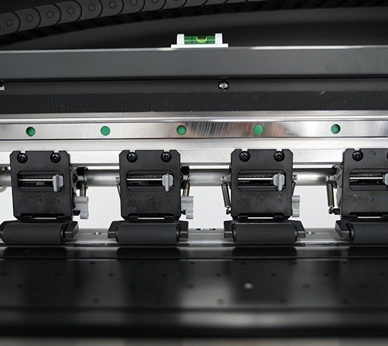 Adjustable pinch roller